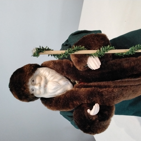 11" Santa - Picture 2 of 7